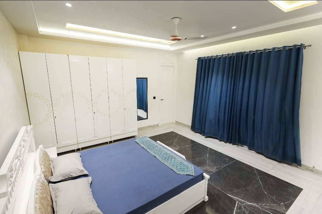 Interior 5